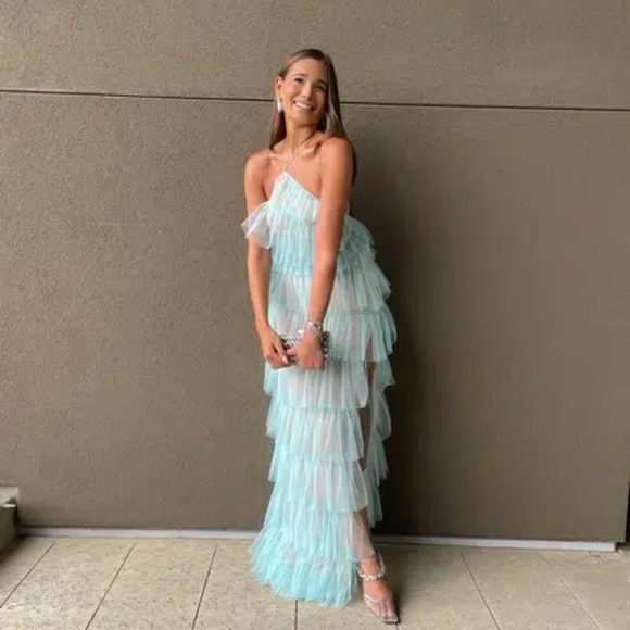 The Bar Henri Tiered Ruffle Gown in color pistachio. Size 00. Never worn. - Picture 3 of 4